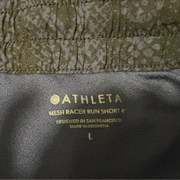 Excellent condition. Like new. Athleta Mesh Racer Run Mid Rise 4” Shorts - Picture 4 of 4